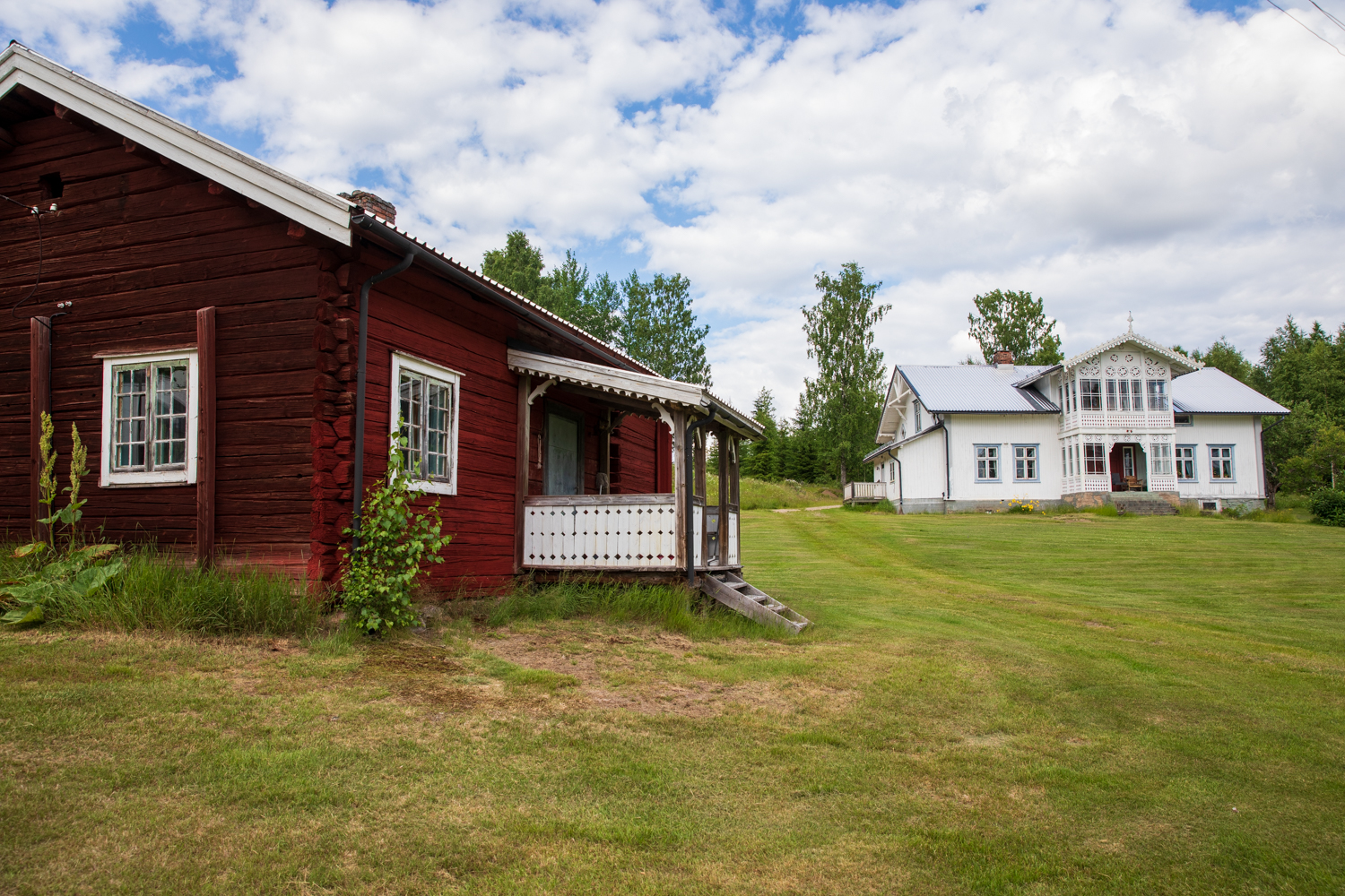 Järpliden og stugan Carl Jularbo bodde når han var på besøk. Her skrev han mange av sin kjente sanger. Hit kom han nesten hver sommer til omkring 1960; de siste årene kom han kjørende i sin hvite Cadillac. Bildene er fra min finnskogtur juni 2022.