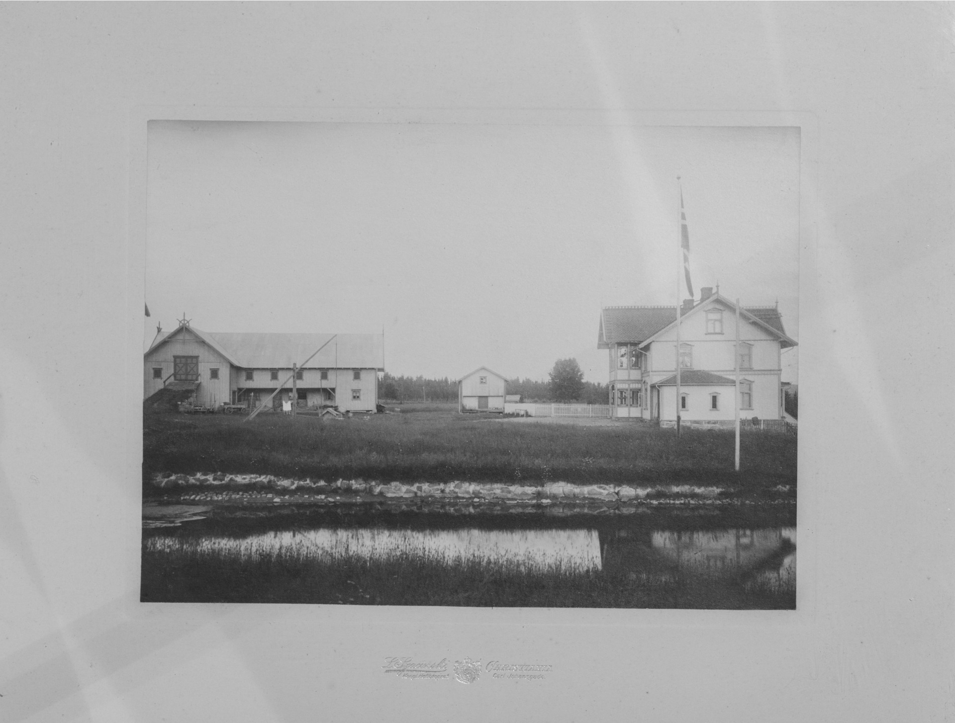 Holtet gård. Fotografi 1900-1920? gjenfunnet i eget "fjernarkiv" 6.10.25