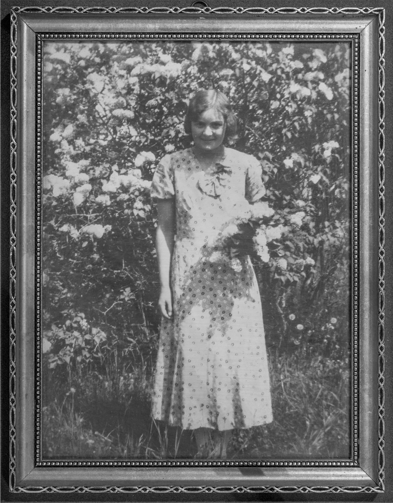 Mor 16 år. Fotografiet antagelig tatt sommer 1933.