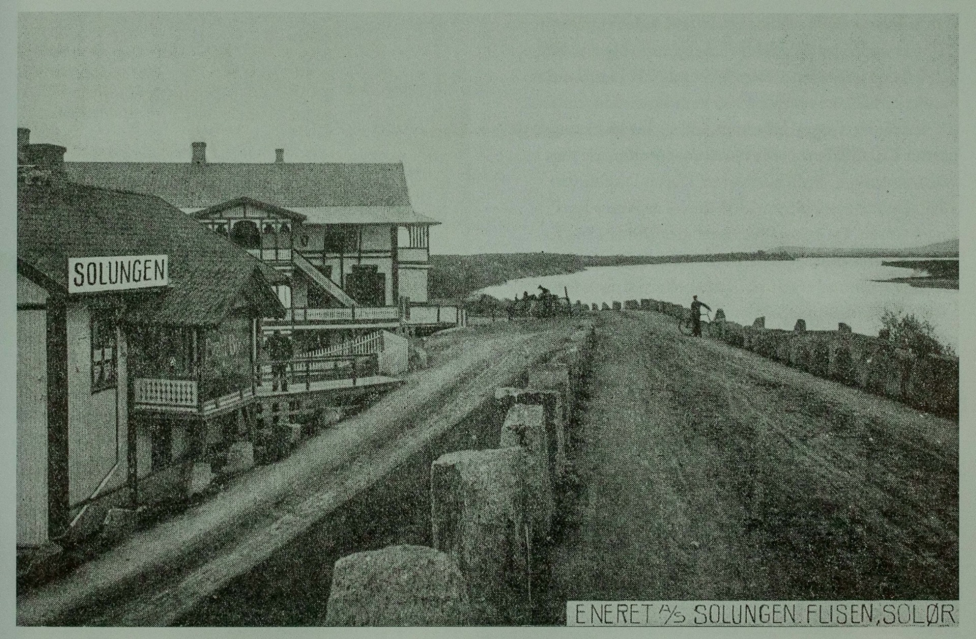 Flisa for drøye 100 år siden med bakken ned mot togstasjonen